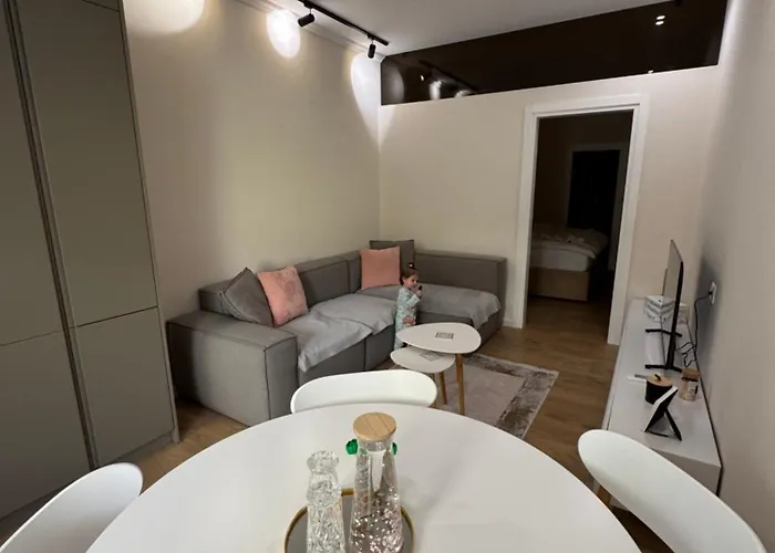 アパート Eliz ティラナ